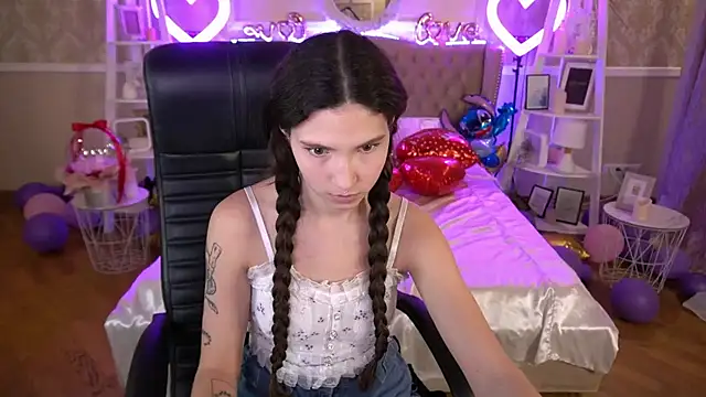 Snapshot of BabyFlowerr chatting on February 9, 2025, 11:46 pm BabyFlowerr online show from February 9, 2025, 11:46 pm