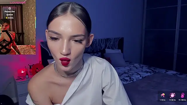 SophieCatty online show from October 30, 2025, 2:14 pm