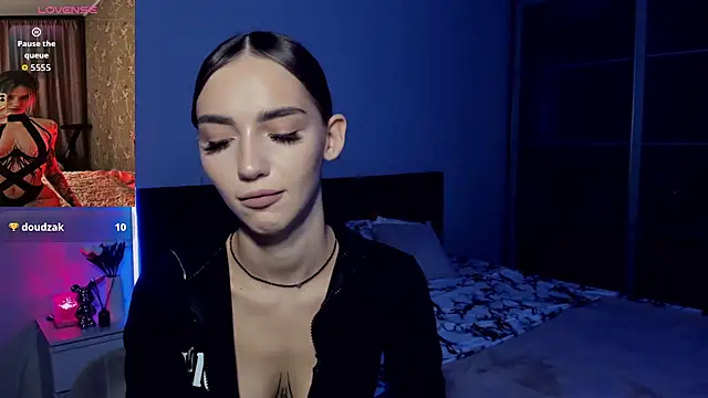 SophieCatty online show from September 17, 2025, 3:47 pm