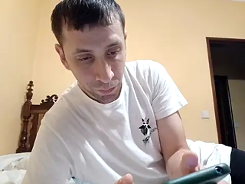 Snapshot of White_rabbit_ chatting on November 13, 2025, 10:41 am White rabbit online show from November 13, 2025, 10:41 am