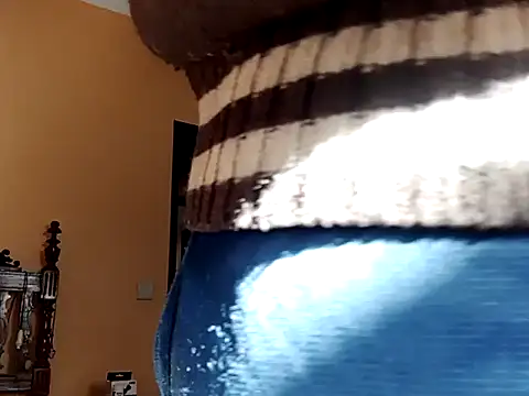 Snapshot of White_rabbit_ chatting on February 5, 2025, 2:37 pm White rabbit  online show from February 5, 2025, 2:37 pm