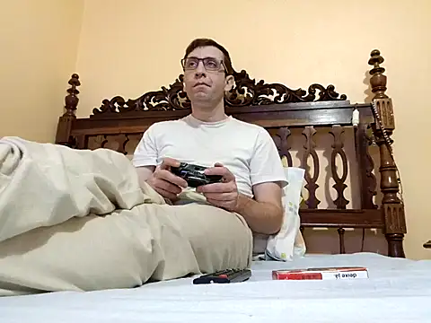 Snapshot of White_rabbit_ chatting on December 2, 2025, 10:33 pm White rabbit online show from December 2, 2025, 10:33 pm