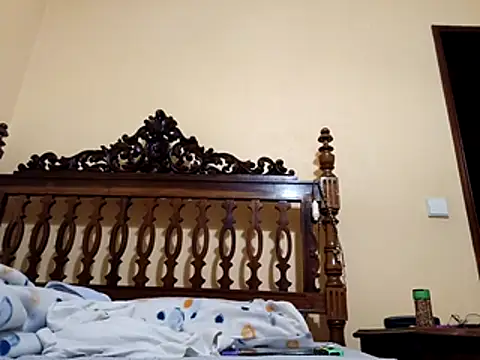 Snapshot of White_rabbit_ chatting on January 5, 2026, 5:49 pm White rabbit online show from January 5, 2026, 5:49 pm