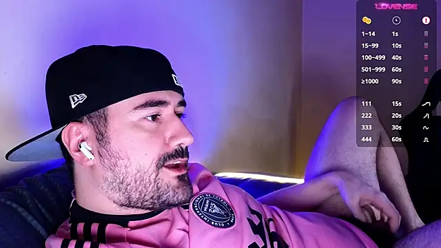 Snapshot of DominantTheo chatting on February 2, 2025, 3:21 am DominantTheo online show from February 2, 2025, 3:21 am