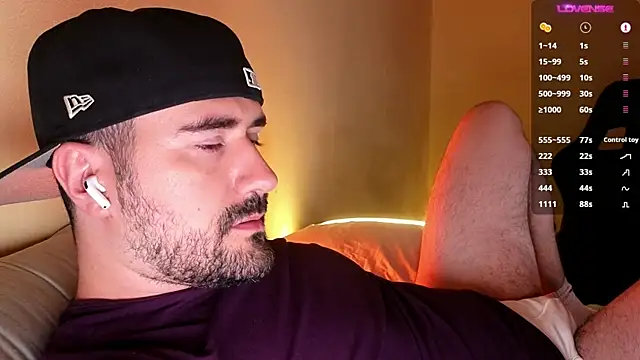 Snapshot of DominantTheo chatting on November 17, 2025, 3:21 am DominantTheo online show from November 17, 2025, 3:21 am