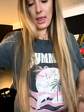 Eva Ryen online show from September 18, 2025, 4:21 pm