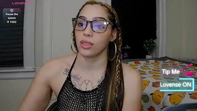 Snapshot of sapphirestorm8 chatting on November 11, 2025, 3:23 am sapphirestorm8 online show from November 11, 2025, 3:23 am