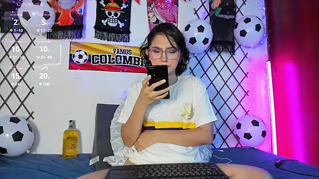 Snapshot of Alice_jacobs1 chatting on July 4, 2026, 1:34 am Alice jacobs1 online show from July 4, 2026, 1:34 am