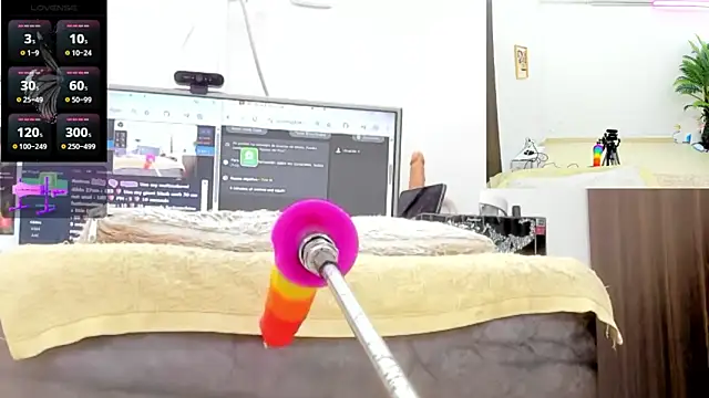 Paulina Davis  online show from April 7, 2026, 12:12 am