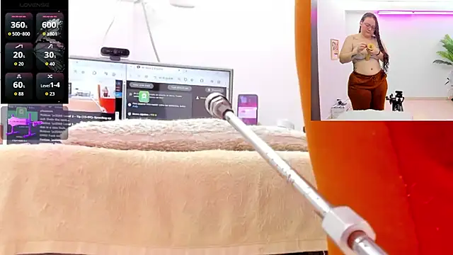 Snapshot of Paulina_Davis_ chatting on February 17, 2026, 12:30 am Paulina Davis online show from February 17, 2026, 12:30 am