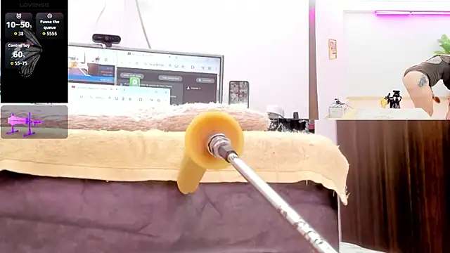 Snapshot of Paulina_Davis_ chatting on February 19, 2026, 12:29 am Paulina Davis online show from February 19, 2026, 12:29 am