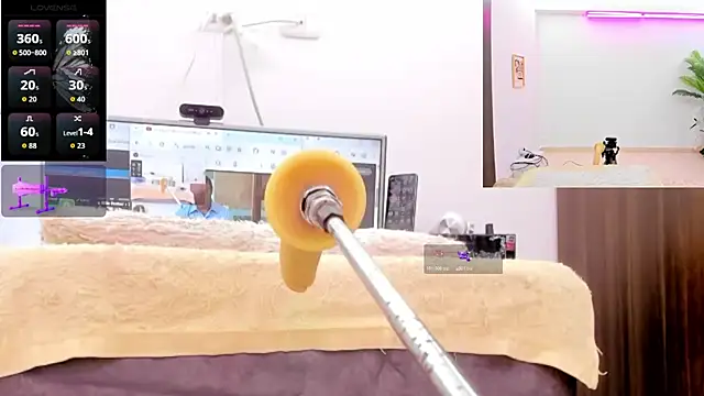 Snapshot of Paulina_Davis_ chatting on February 24, 2026, 12:33 am Paulina Davis online show from February 24, 2026, 12:33 am