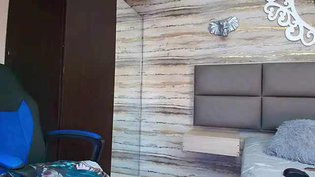 Snapshot of oliver__brown chatting on November 23, 2025, 11:04 pm oliver brown online show from November 23, 2025, 11:04 pm