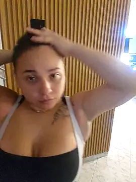 Snapshot of LizzRouse chatting on February 12, 2026, 12:27 pm LizzRouse online show from February 12, 2026, 12:27 pm