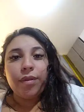 Snapshot of LizzRouse chatting on May 18, 2026, 8:35 pm LizzRouse online show from May 18, 2026, 8:35 pm