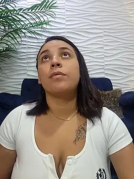 Snapshot of LizzRouse chatting on February 19, 2026, 4:48 pm LizzRouse online show from February 19, 2026, 4:48 pm