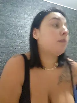 Snapshot of LizzRouse chatting on January 7, 2026, 8:58 pm LizzRouse online show from January 7, 2026, 8:58 pm