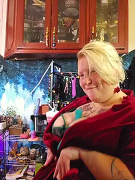 buxombosums online show from December 17, 2025, 9:53 pm