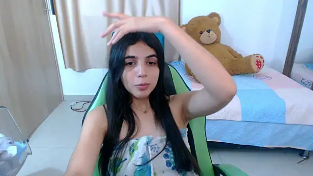 Snapshot of _elenna chatting on March 10, 2025, 8:23 pm elenna online show from March 10, 2025, 8:23 pm