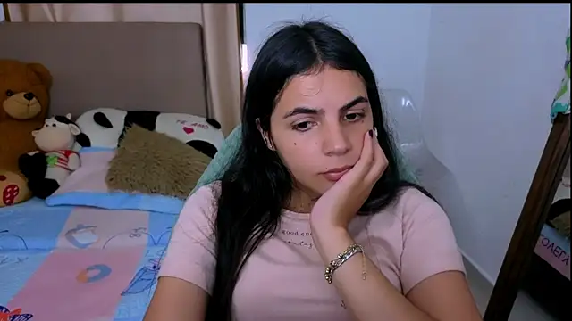 Snapshot of _elenna chatting on January 17, 2026, 5:38 pm elenna online show from January 17, 2026, 5:38 pm