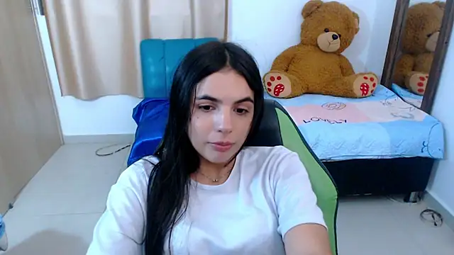 Snapshot of _elenna chatting on March 14, 2025, 11:32 pm elenna online show from March 14, 2025, 11:32 pm