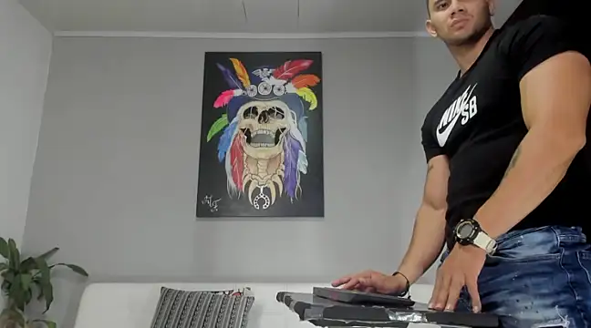 Snapshot of GendersonFit chatting on December 6, 2024, 8:45 pm GendersonFit online show from December 6, 2024, 8:45 pm