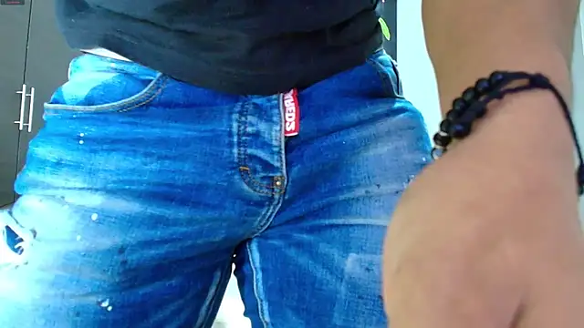 Snapshot of GendersonFit chatting on March 6, 2025, 8:59 pm GendersonFit online show from March 6, 2025, 8:59 pm