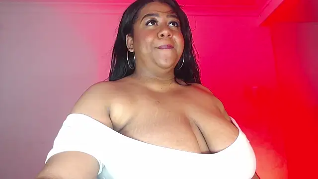 Snapshot of BiancaFollerach chatting on November 26, 2025, 11:10 am BiancaFollerach online show from November 26, 2025, 11:10 am