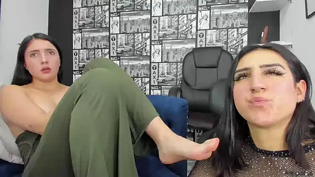 Snapshot of Isa_And_Natasha chatting on February 25, 2025, 5:40 pm Isa And Natasha online show from February 25, 2025, 5:40 pm