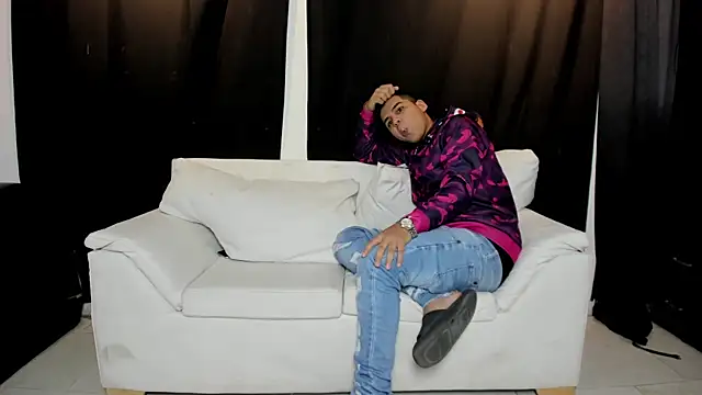 Snapshot of self_love46 chatting on October 24, 2025, 7:35 pm self love46 online show from October 24, 2025, 7:35 pm