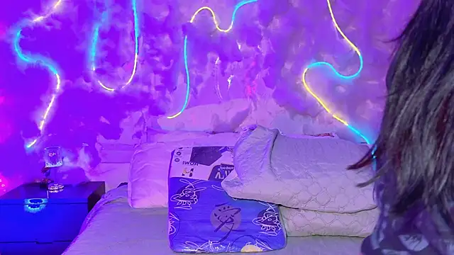 emmajohnss online show from February 21, 2026, 4:03 am