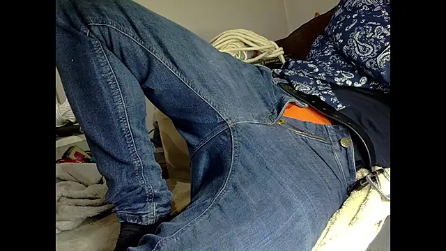 Snapshot of mike30nbg chatting on October 15, 2025, 8:39 pm mike30nbg online show from October 15, 2025, 8:39 pm