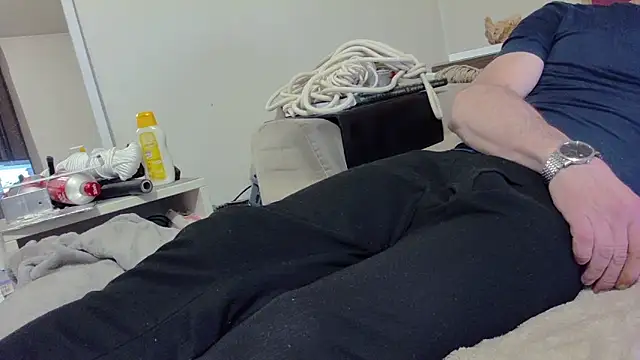 Snapshot of mike30nbg chatting on October 12, 2025, 8:10 pm mike30nbg online show from October 12, 2025, 8:10 pm