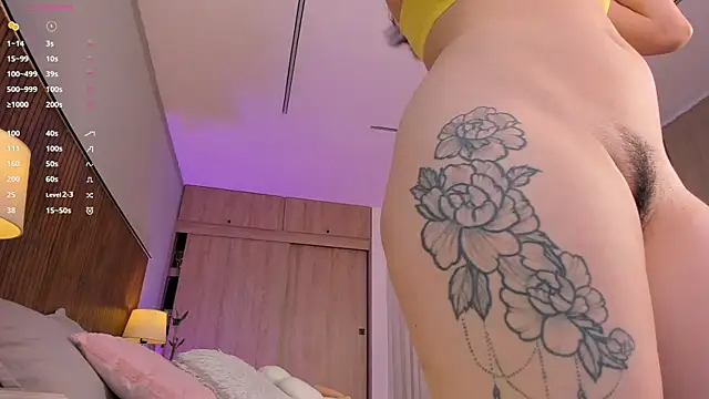 tatikiss  online show from March 31, 2026, 11:45 am