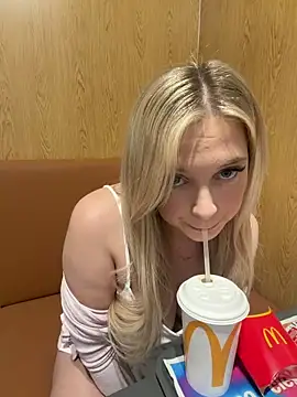 Snapshot of CherryAuroraa chatting on February 15, 2026, 8:30 pm CherryAuroraa online show from February 15, 2026, 8:30 pm