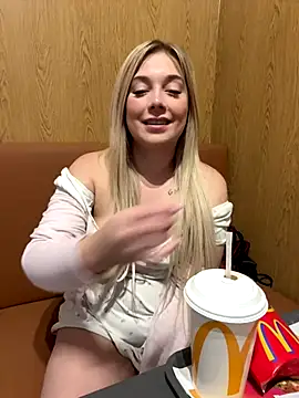 CherryAuroraa online show from December 22, 2025, 2:17 pm