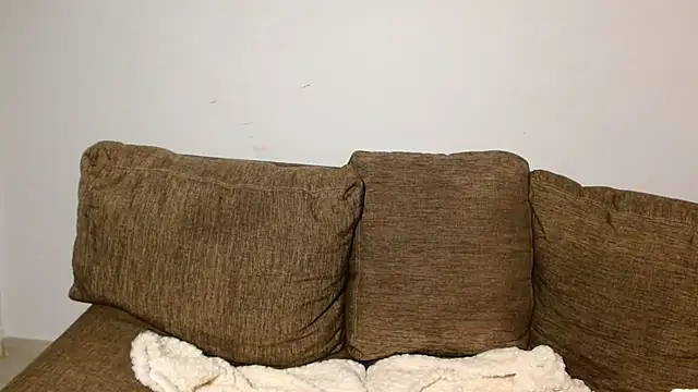 GiltRosebush online show from February 27, 2026, 8:30 pm