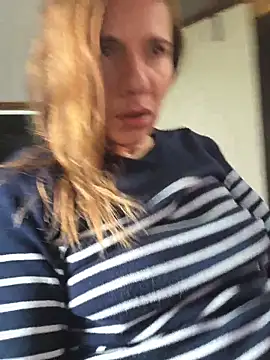 Snapshot of Lina_lou4 chatting on November 27, 2025, 12:27 pm Lina lou4 online show from November 27, 2025, 12:27 pm