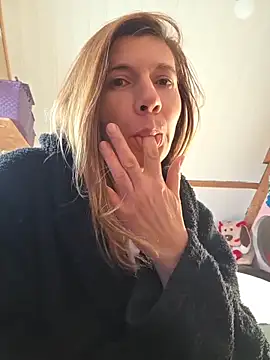 Lina lou4 online show from December 16, 2025, 9:46 am