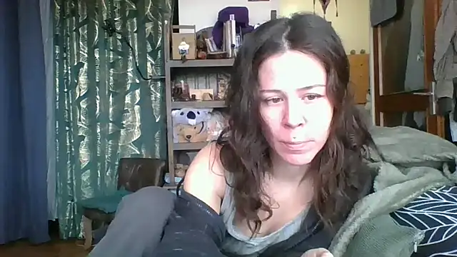 Snapshot of SuzieWanKenobi chatting on December 11, 2024, 12:12 pm SuzieWanKenobi online show from December 11, 2024, 12:12 pm