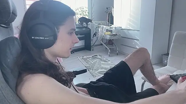 CandyChell online show from March 3, 2026, 10:33 am