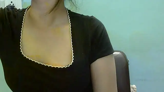 Snapshot of lovelydesi21 chatting on November 15, 2025, 1:04 pm lovelydesi21 online show from November 15, 2025, 1:04 pm