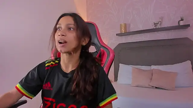 cora 22 online show from October 25, 2025, 12:39 pm