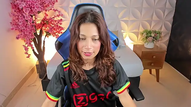 Snapshot of cora_22 chatting on February 10, 2025, 12:50 pm cora 22 online show from February 10, 2025, 12:50 pm