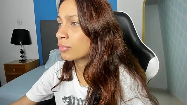 Snapshot of cora_22 chatting on October 9, 2025, 1:00 pm cora 22 online show from October 9, 2025, 1:00 pm