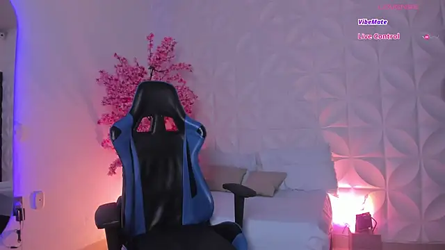 cora 22 online show from November 29, 2025, 12:38 pm