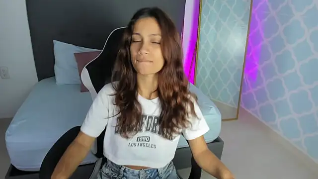 cora 22 online show from October 17, 2025, 12:51 pm