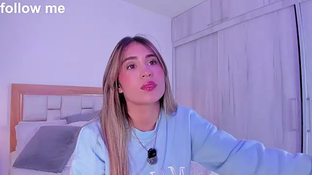 Snapshot of missjuliaa_ chatting on October 18, 2025, 3:08 am missjuliaa online show from October 18, 2025, 3:08 am