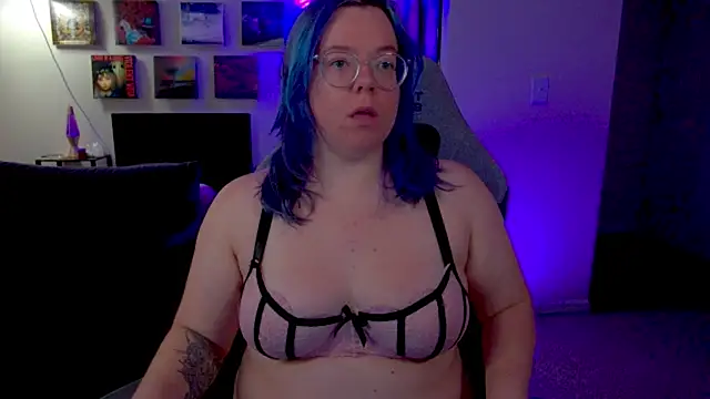 Snapshot of KiraSpitQueen chatting on May 25, 2026, 3:39 am KiraSpitQueen online show from May 25, 2026, 3:39 am
