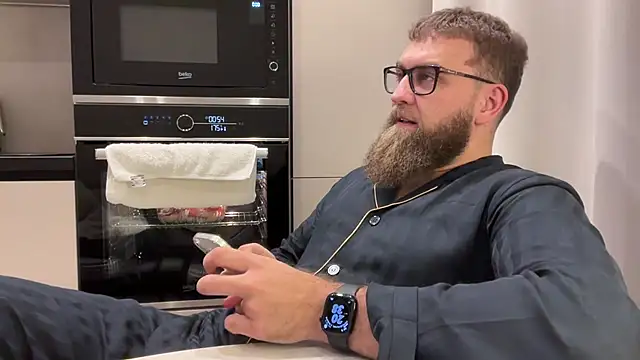 Bear bear  online show from January 5, 2026, 5:38 pm